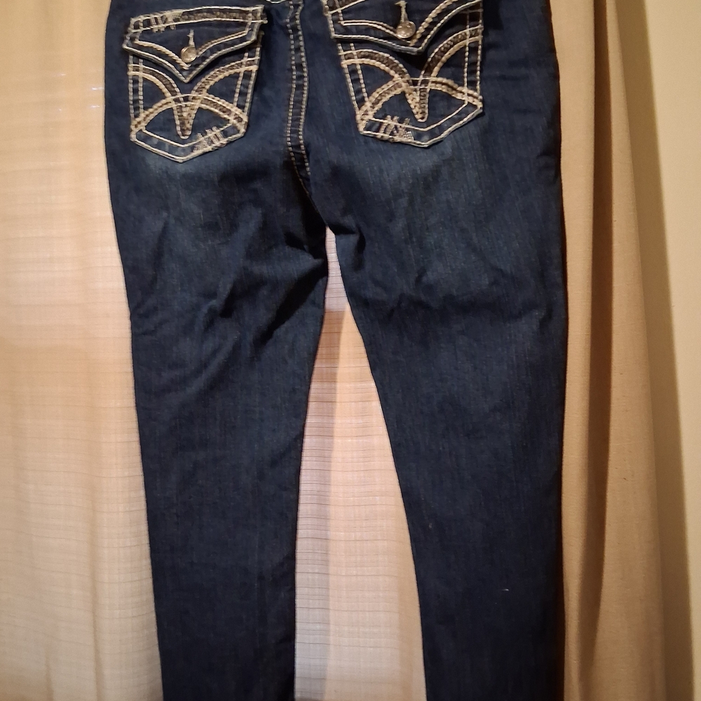 Women's Blue Frayed Hem Capri